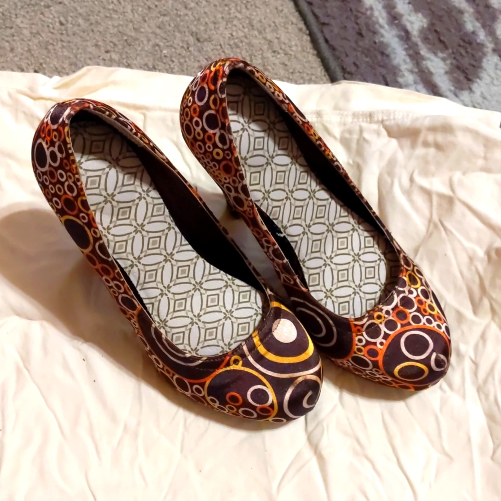 vernice 4" heel brown, yellow, orange shoes